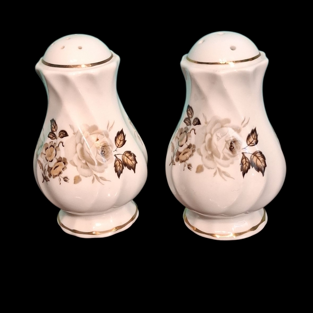 Queen Anne Floral  Salt and Pepper Shakers 'Terra Nova'